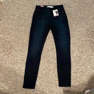 Levi Strauss Pull On Skinny Jeans, Size 10